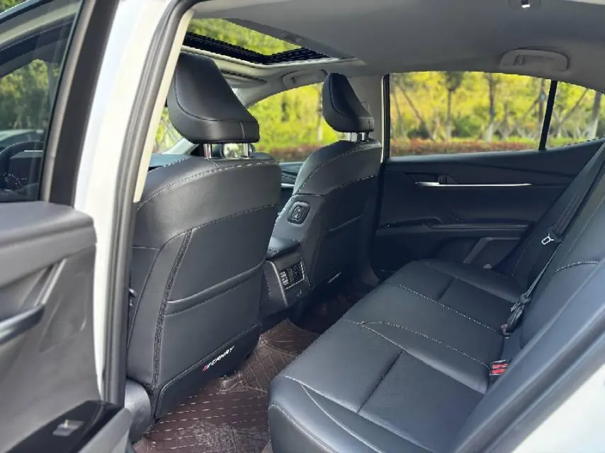Toyota 2024 Camry 2.0GVP Stepless Deluxe Edition Automatic Transmission 6
