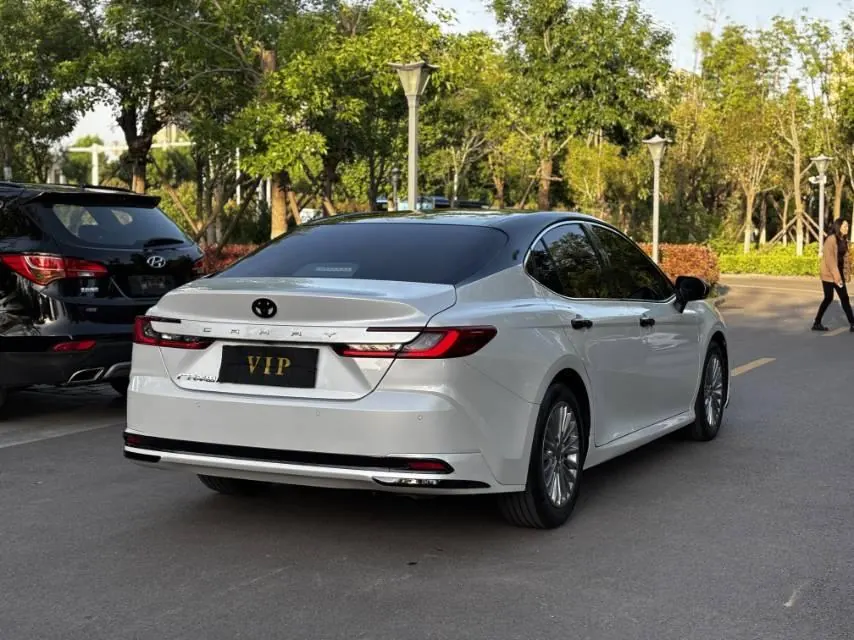 Toyota 2024 Camry 2.0GVP Stepless Deluxe Edition Automatic Transmission 9