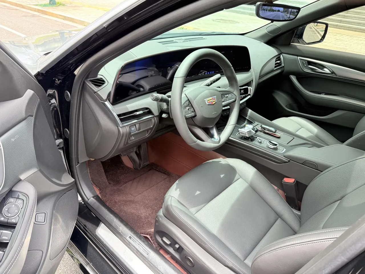 Cadillac 2025 CT5 2.0T 28T Track Performance Edition Automatic Gear 4