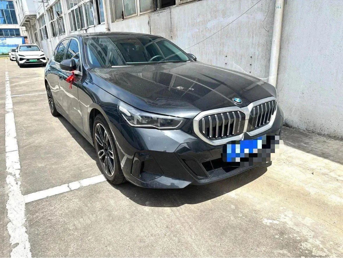 BMW 5 Series 2026 525Li 48V 2.0T Luxury Suit Automatic Gear 2