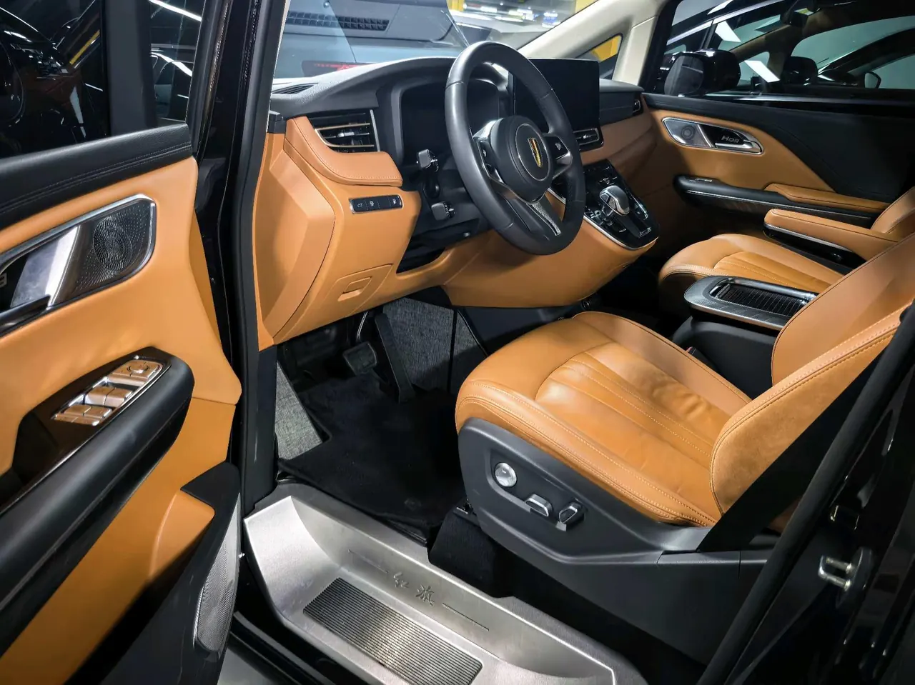 HongQi 2024 HQ9 PHEV 2.0T 4WD Business Edition Automatic Gear 2
