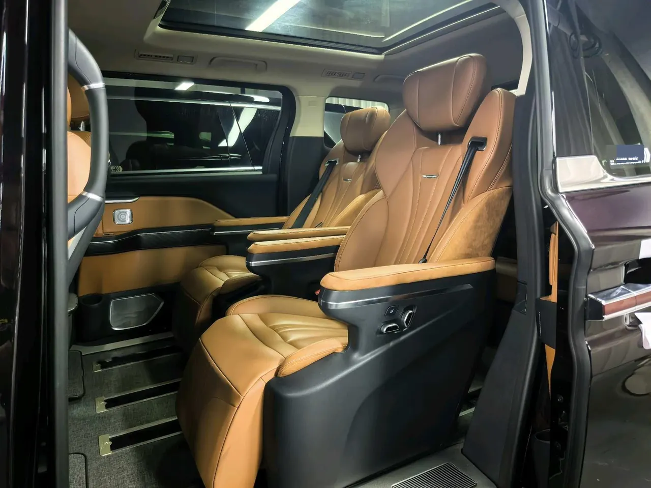 HongQi 2024 HQ9 PHEV 2.0T 4WD Business Edition Automatic Gear 4