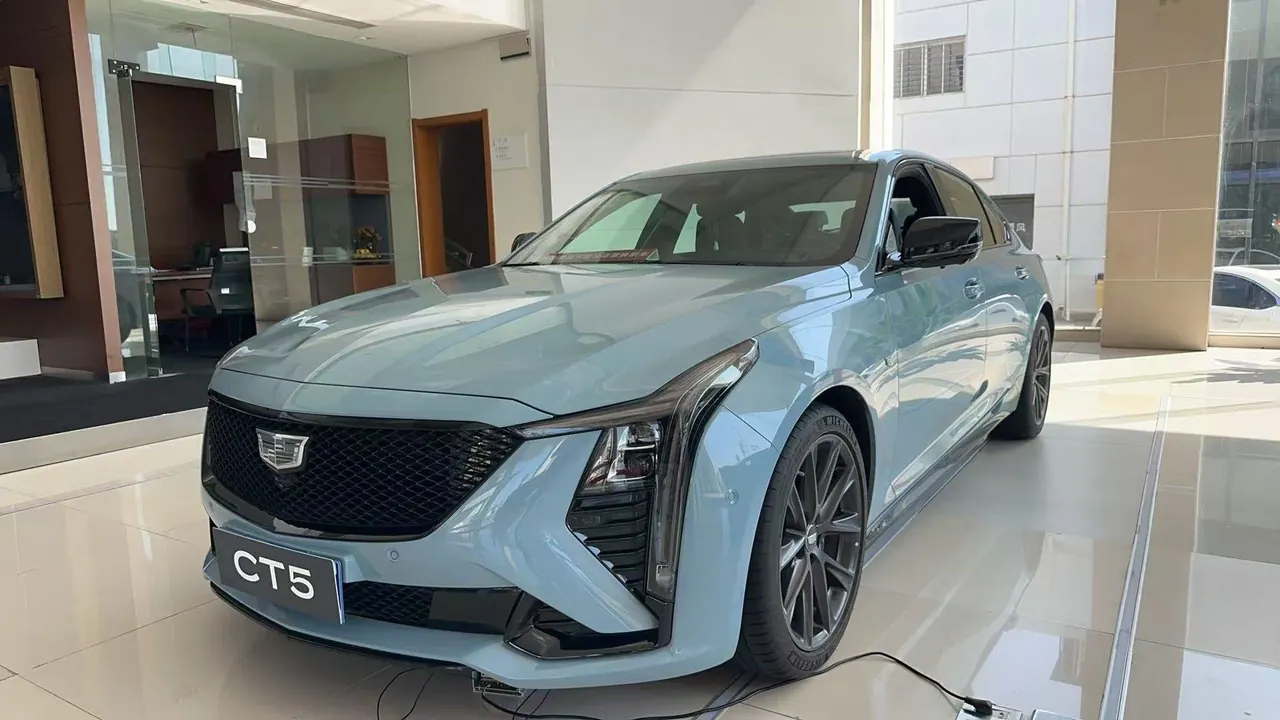 Открыть галерею: Cadillac 2025 CT5 2.0T 28T Track Performance Edition Peak Track Optional Package Automatic Gear
