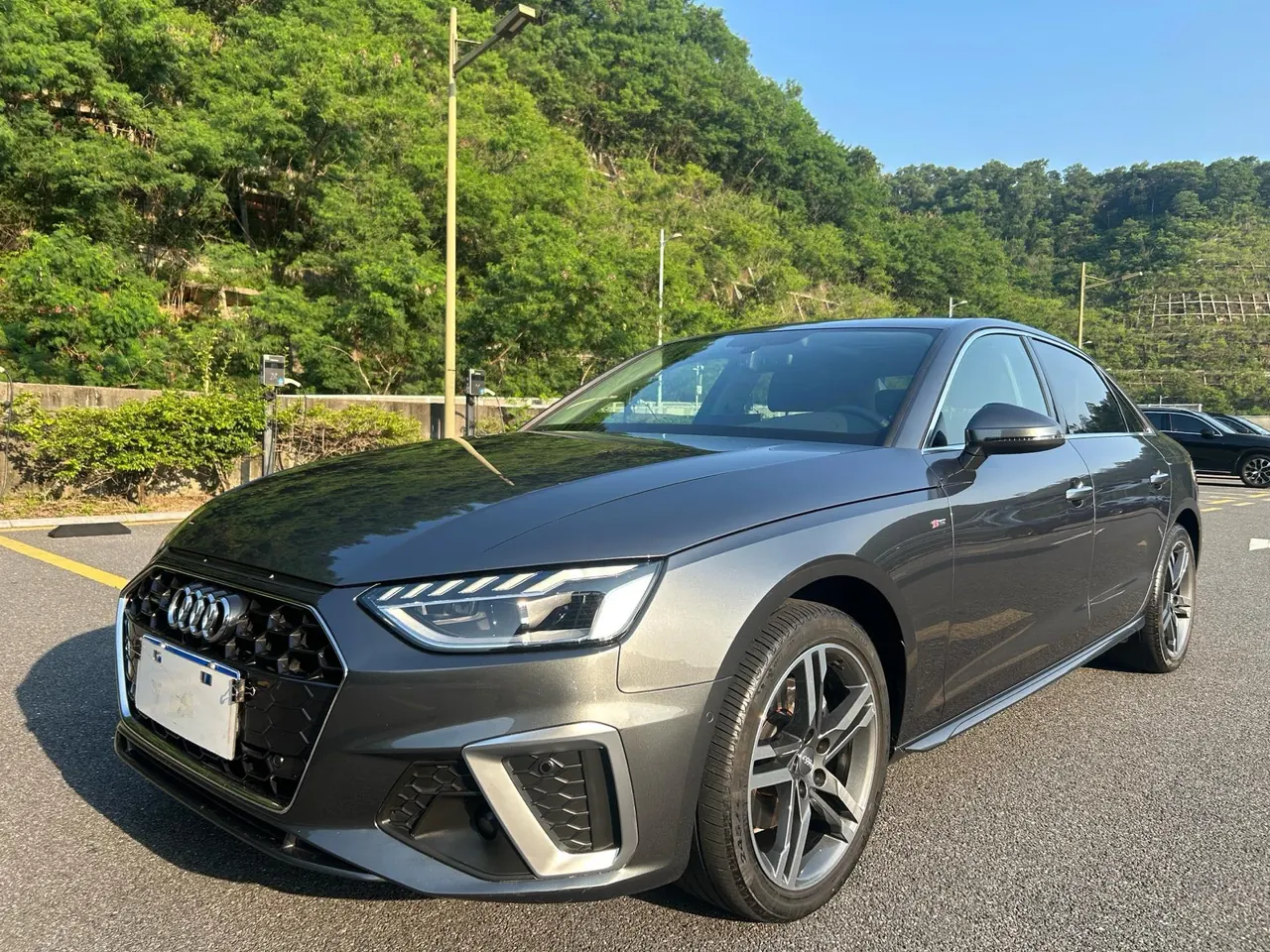 Open image lightbox: Audi 2020 A4L 2.0TFSI 40TFSI Quattro Deluxe Dynamic Automatic