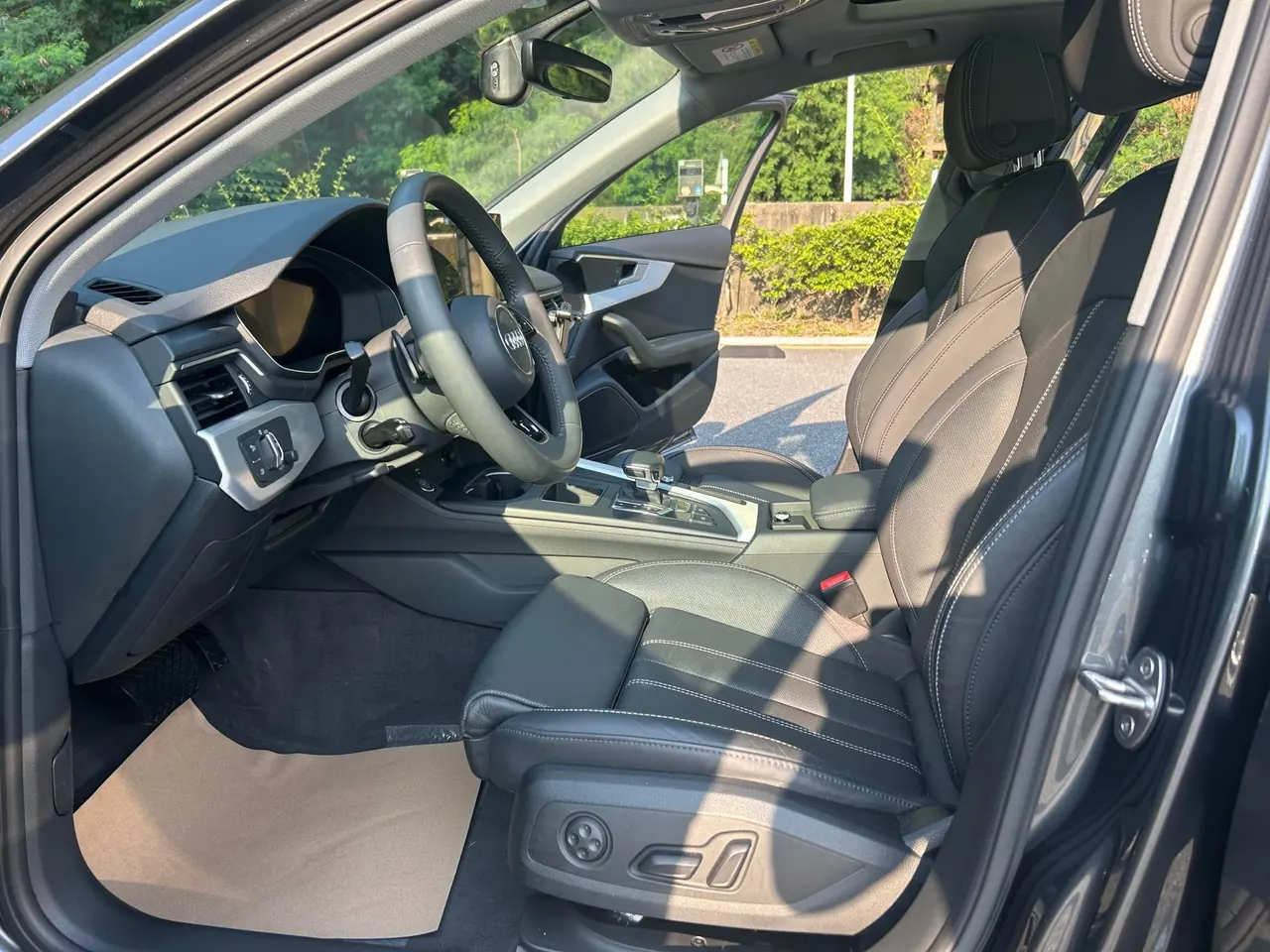 Audi 2020 A4L 2.0TFSI 40TFSI Quattro Deluxe Dynamic Automatic 5
