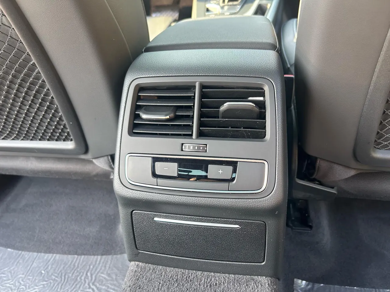 Audi 2020 A4L 2.0TFSI 40TFSI Quattro Deluxe Dynamic Automatic 8