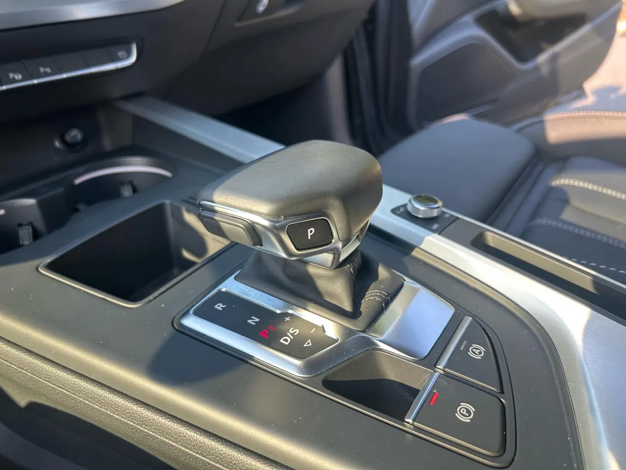 Audi 2020 A4L 2.0TFSI 40TFSI Quattro Deluxe Dynamic Automatic 9