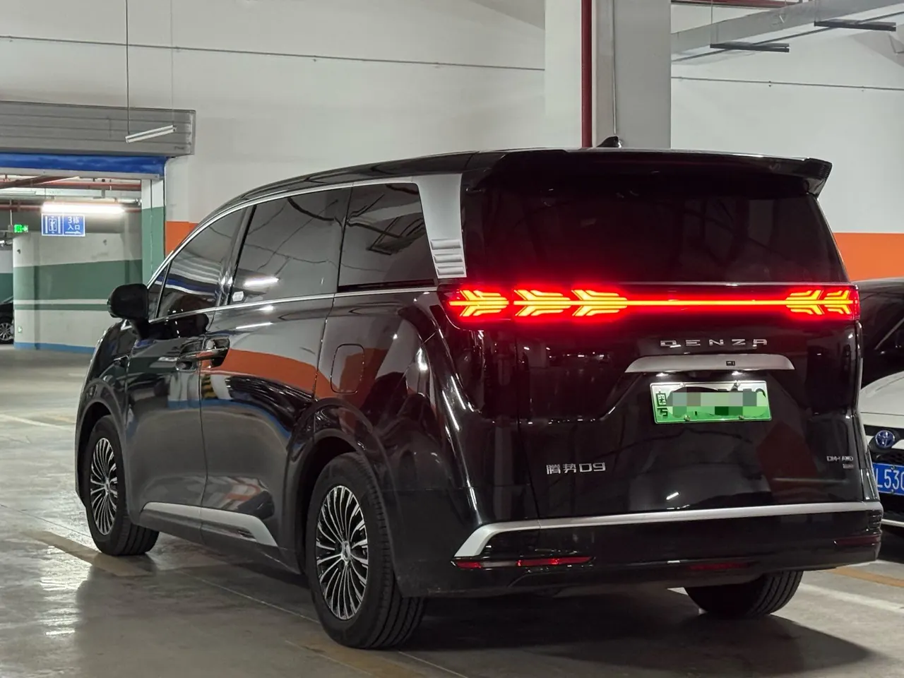 Denza 2025 Denza D9 DM-i 1.5T stepless intelligent driving version 1020 four-wheel drive exclusive automatic transmission 3