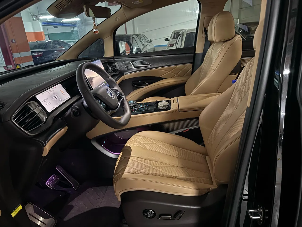 Denza 2025 Denza D9 DM-i 1.5T stepless intelligent driving version 1020 four-wheel drive exclusive automatic transmission 6