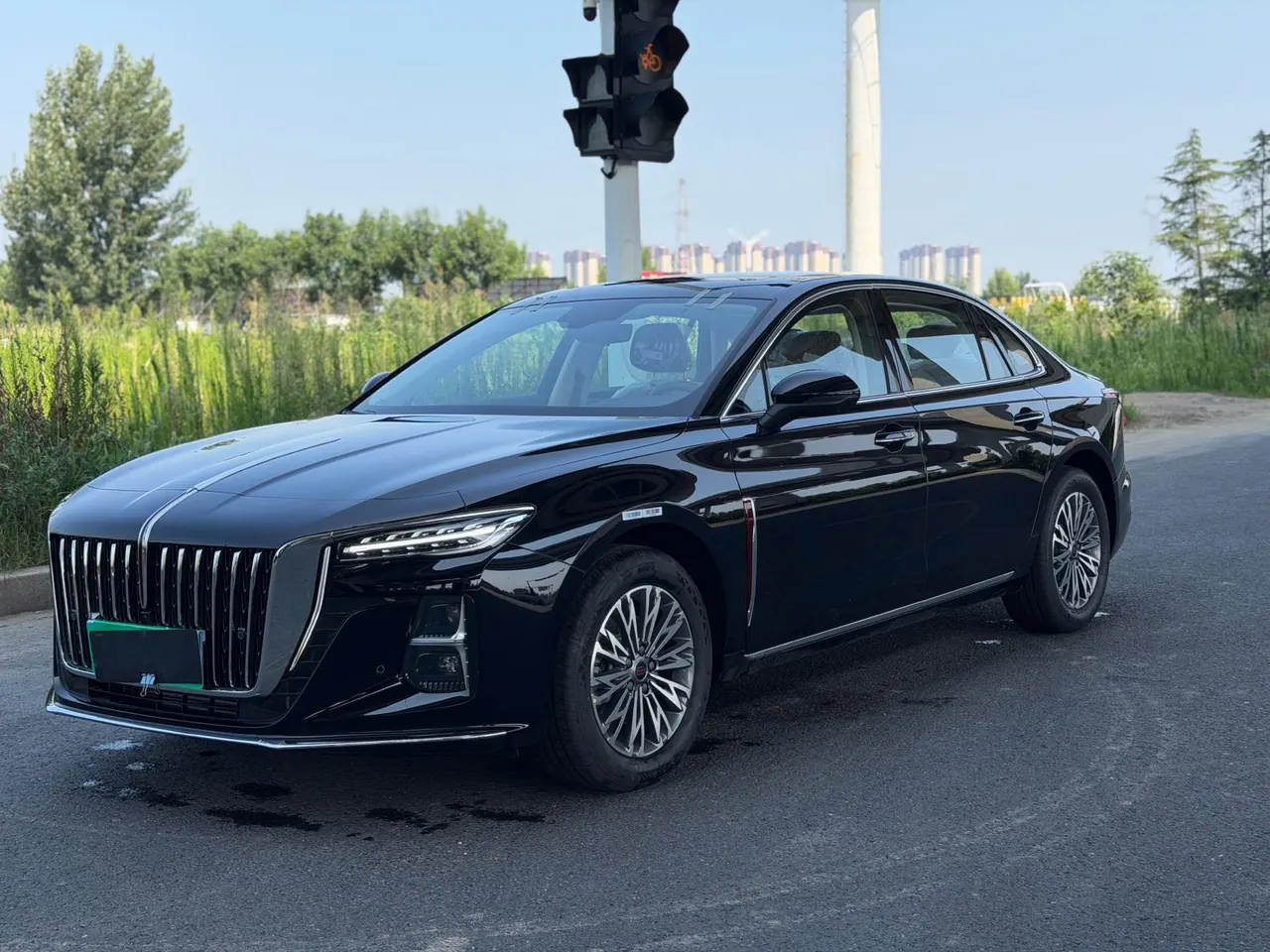 HongQi 2025 H5 1.5T Flag Rhyme 500000 Commemorative Automatic Gear - View 1