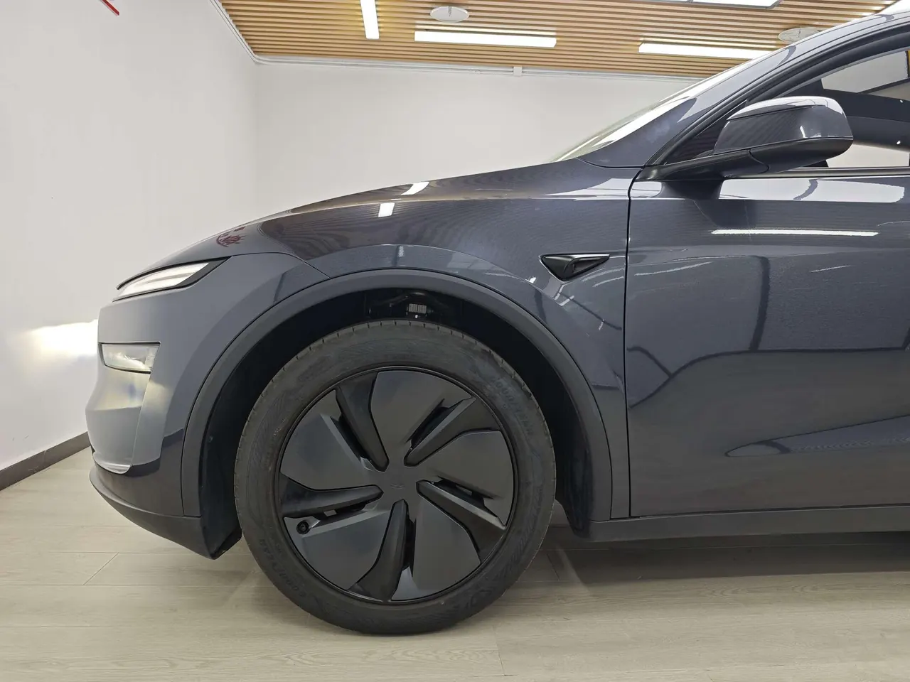 Tesla 2025 Model Y rear-wheel drive version automatic transmission 8