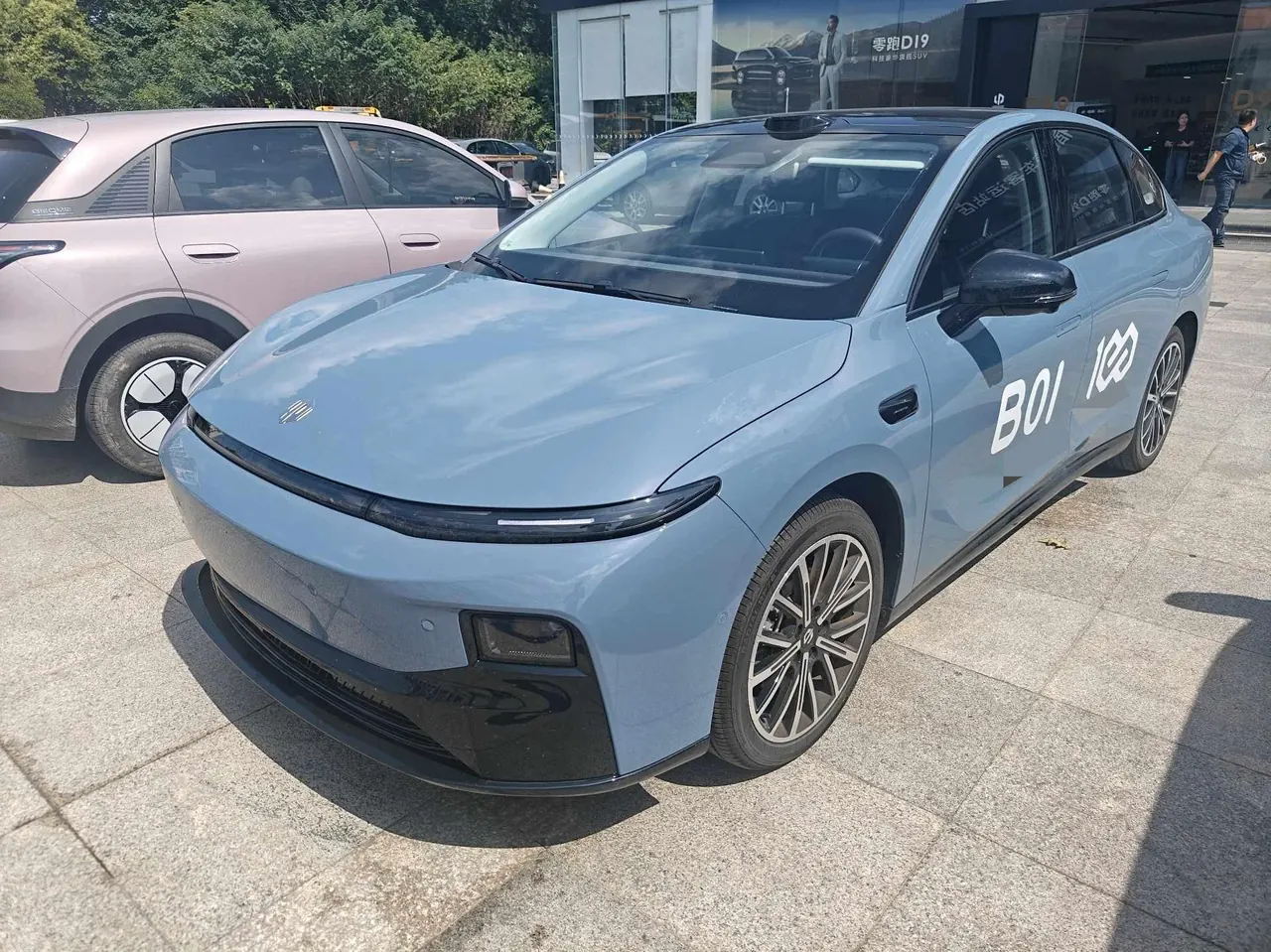 Открыть галерею: Leapmotor 2025 B 01 550 Laser Radar Edition Automatic Gear