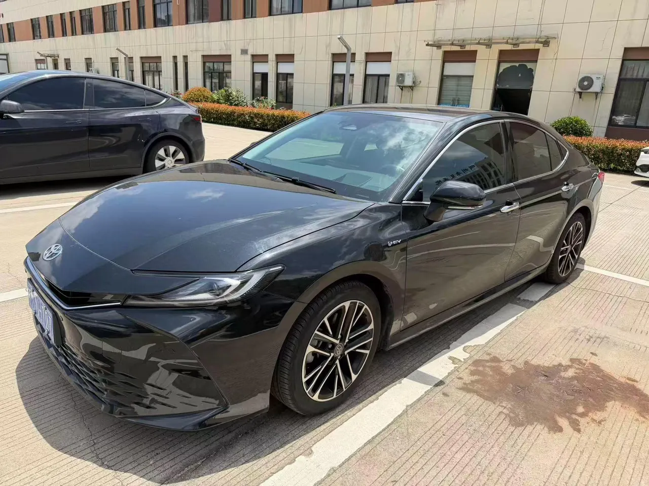 Toyota 2024 Camry Dual Engine 2.5HG Stepless Premium Edition Automatic Gear - View 1