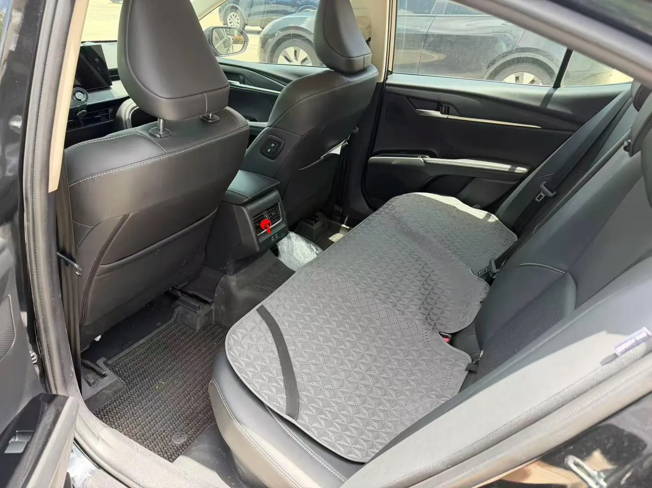 Toyota 2024 Camry Dual Engine 2.5HG Stepless Premium Edition Automatic Gear 3