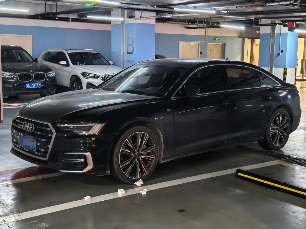Открыть галерею: Audi 2022 A6L 2.0TFSI 40TFSI Deluxe Dynamic Automatic