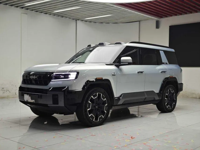 Open image lightbox: FangChengBao 2025 Leopard 8 2.0T Stepless Zhiyong Flagship Edition 6-seat Automatic Gear
