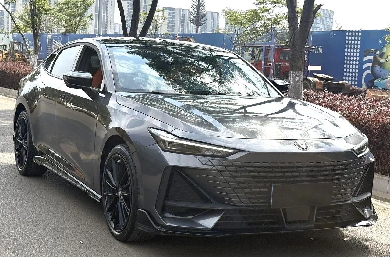 ChangAn 2023 UNI-V 1.5T Sports Edition Automatic 3