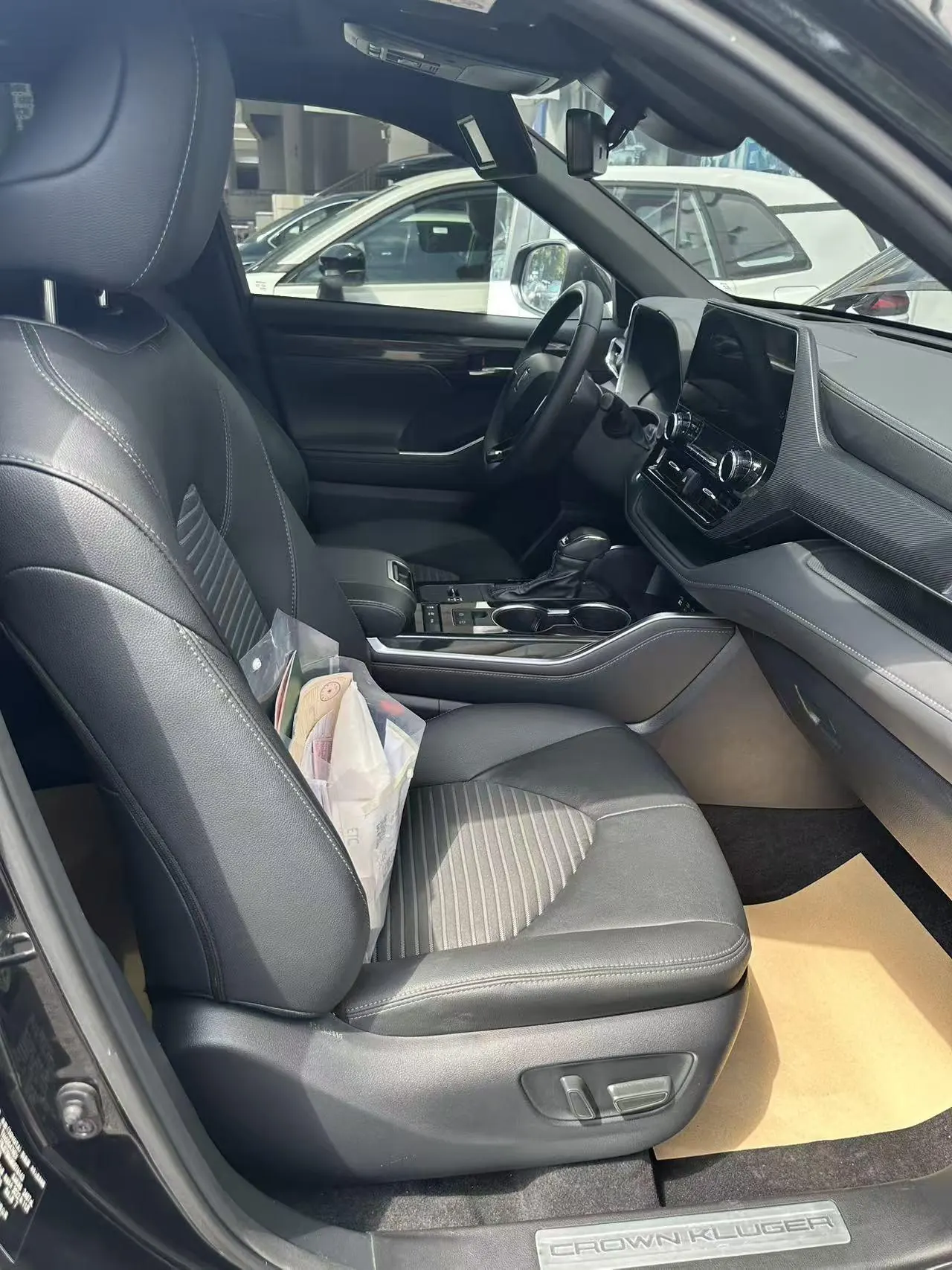 Toyota 2023 Crown Land Release 2.5 Stepless Four-wheel Drive Premium Edition Automatic Gear 5