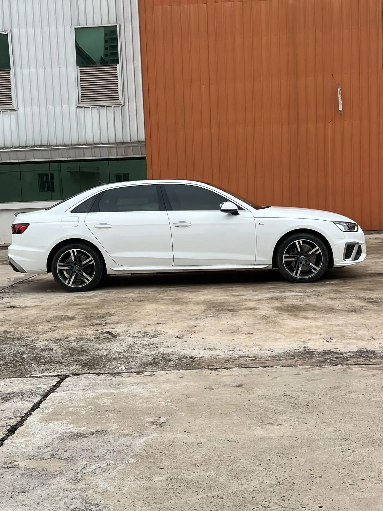 Audi 2020 A4L 2.0TFSI 40TFSI Fashion Dynamic Automatic 3