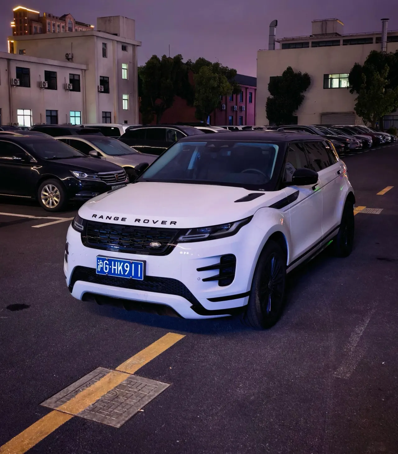 Open image lightbox: Land Rover 2026 Range Rover Aurora L 48V 2.0T SE Automatic