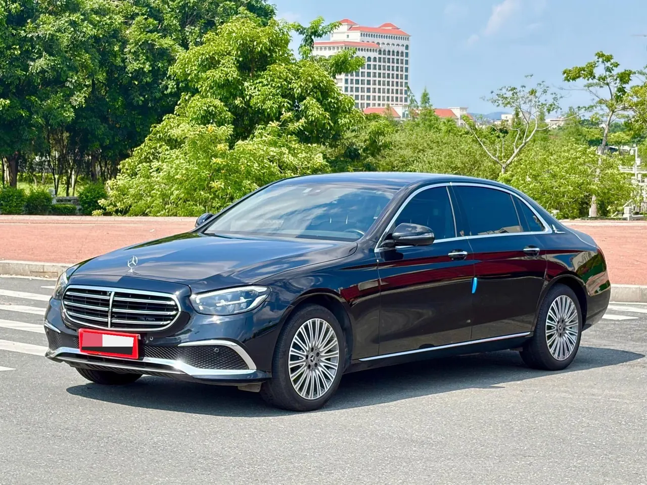 Mercedes Benz E Class 2023 E 300 L 2.0T Luxury Automatic Gear - View 1