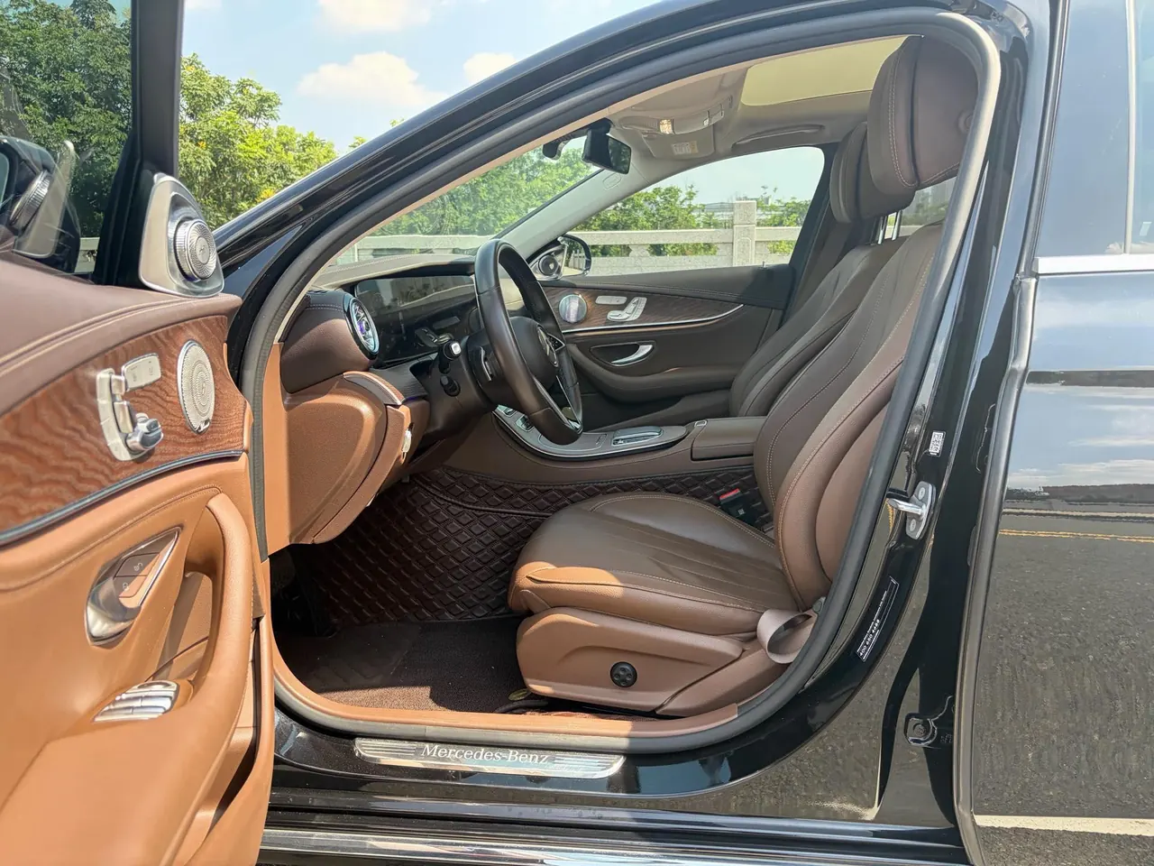 Mercedes Benz E Class 2023 E 300 L 2.0T Luxury Automatic Gear 4