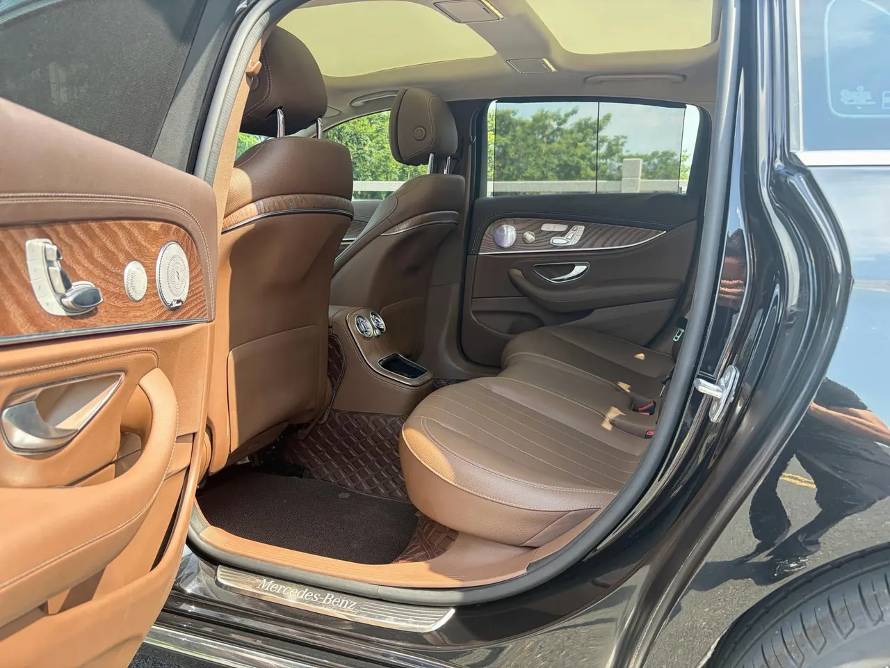 Mercedes Benz E Class 2023 E 300 L 2.0T Luxury Automatic Gear 5
