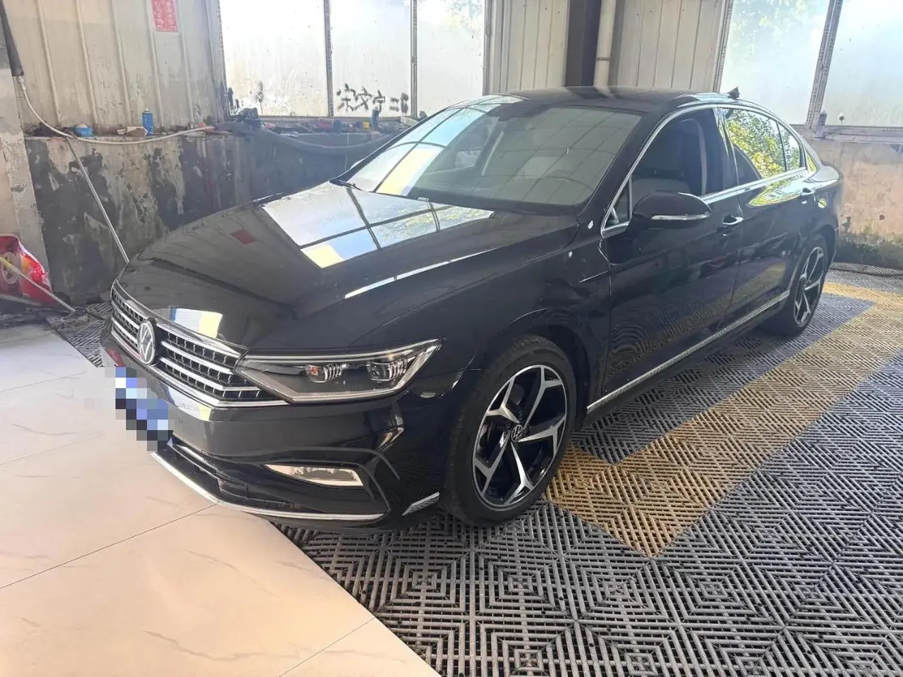 Volkswagen 2023 Magotan 2.0TSI 330TSI 2 million Commemorative Luxury Automatic Gear - View 1