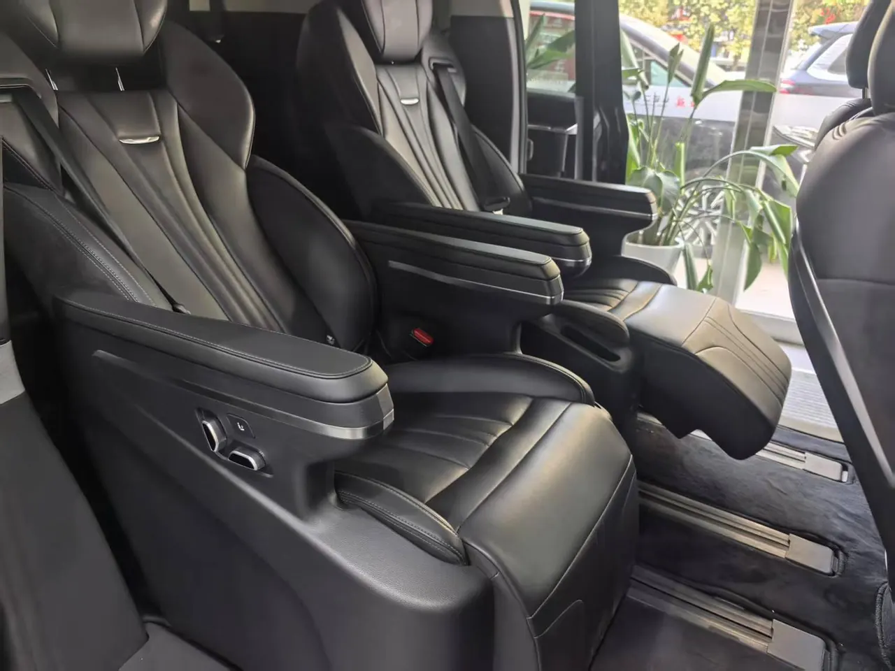HongQi 2024 HQ9 PHEV 2.0T 4WD Business Edition Automatic Gear 8