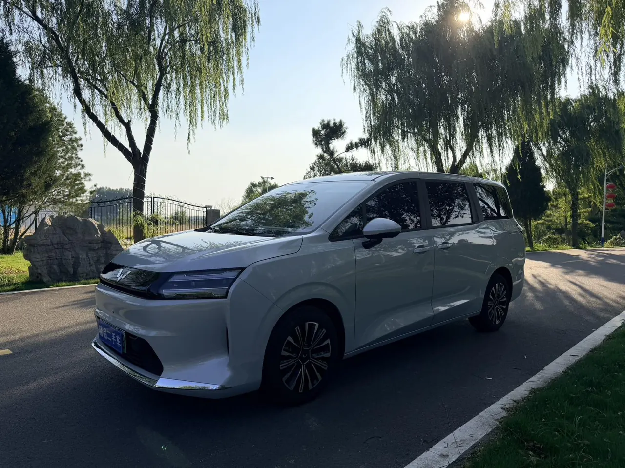 Открыть галерею: WuLing 2025 Starlight 730 500km Luxury Automatic Gear
