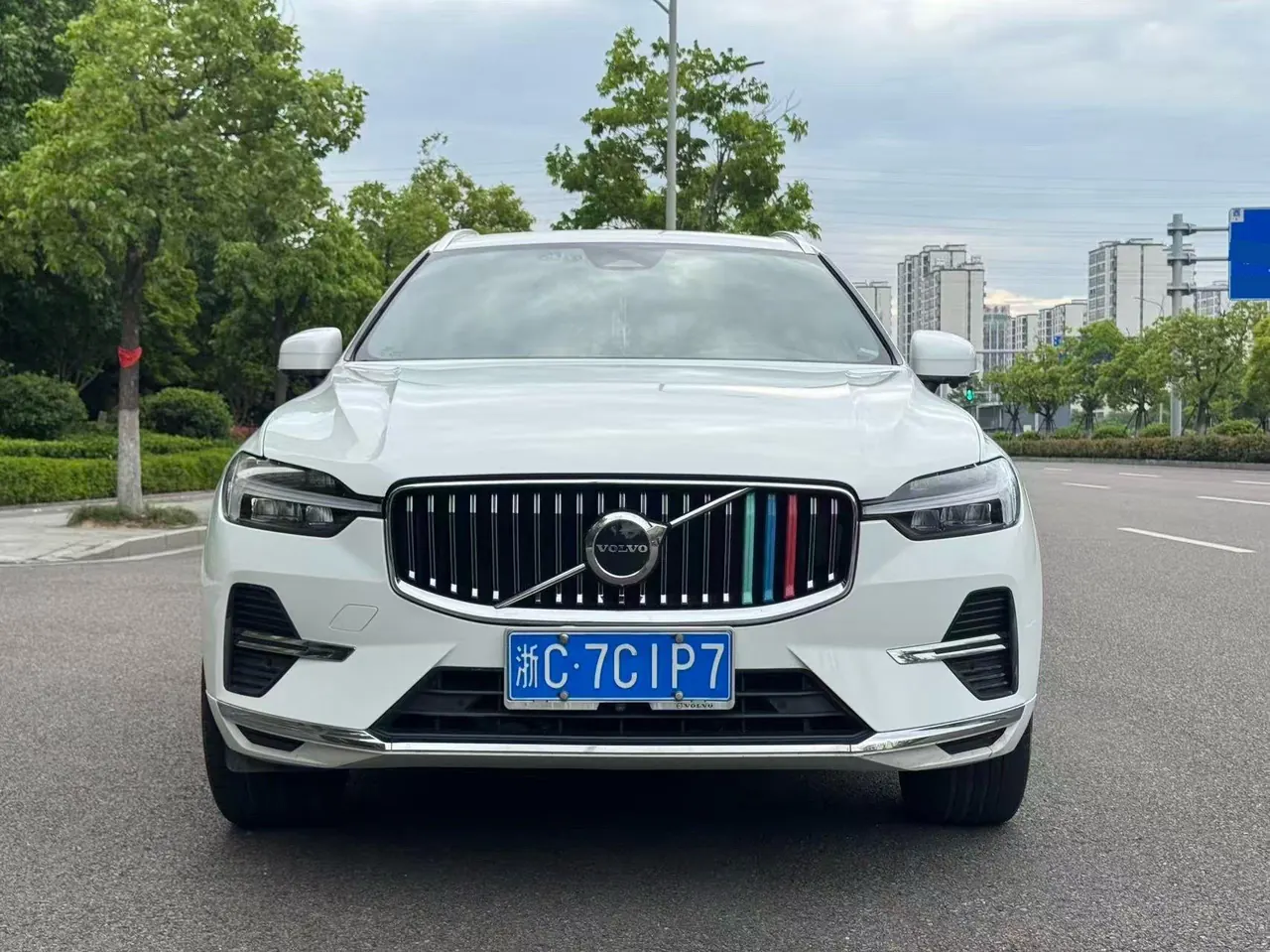 Volvo 2023 XC60 48V 2.0T B5 4-wheel drive smart sports version automatic gear 2