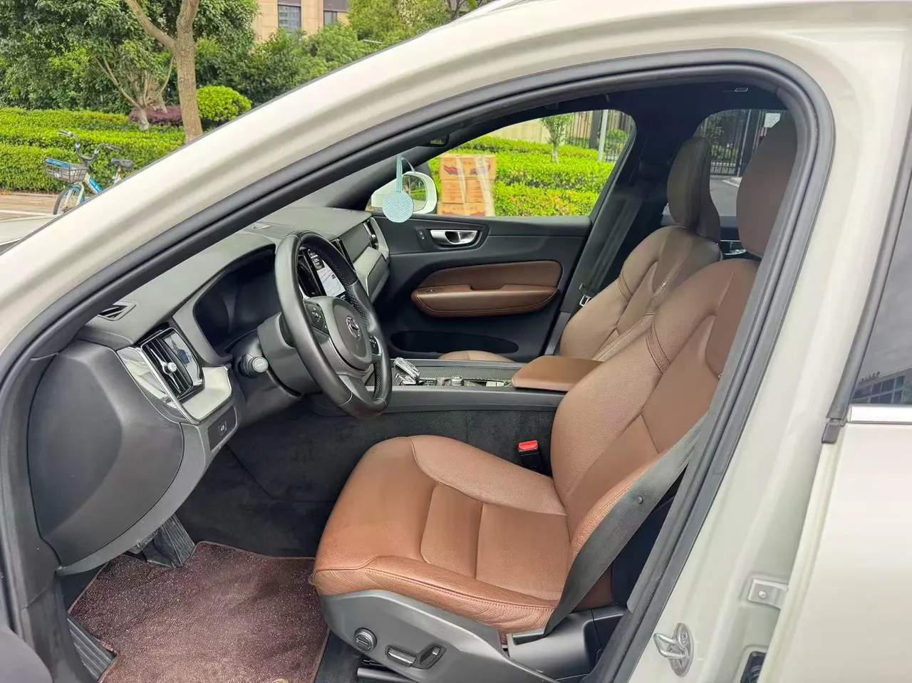 Volvo 2023 XC60 48V 2.0T B5 4-wheel drive smart sports version automatic gear 4