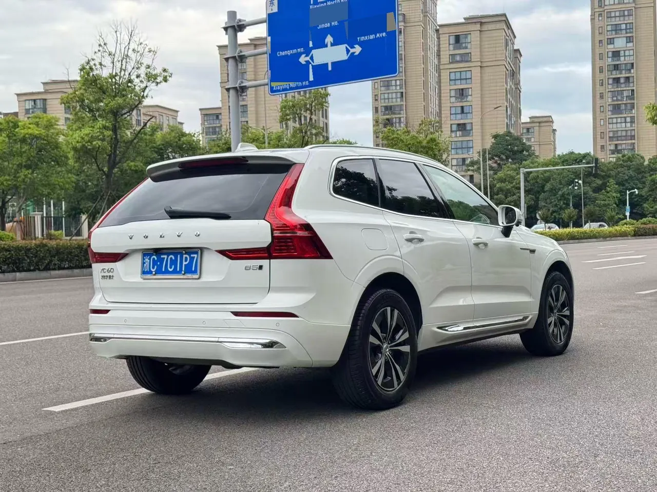 Volvo 2023 XC60 48V 2.0T B5 4-wheel drive smart sports version automatic gear 9