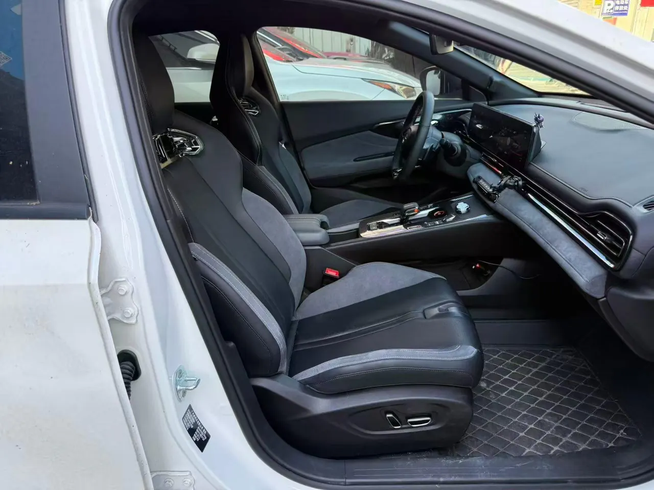 Chuanqi 2023 Shadow Leopard R 2.0T 400T MAX Automatic Gear 5