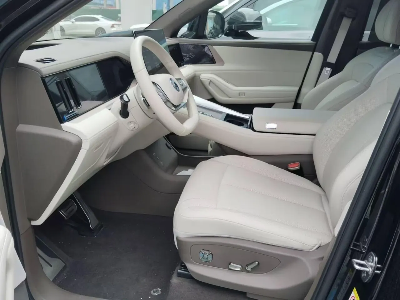 Denza 2025 Denza N8L 2.0T stepless flagship automatic gear 3