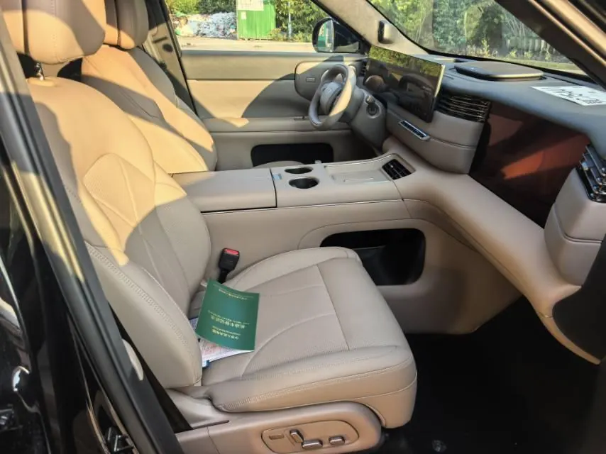 IM 2026 IM LS8 66 Ultra Technology Flagship Large Five-seater Automatic Transmission 3