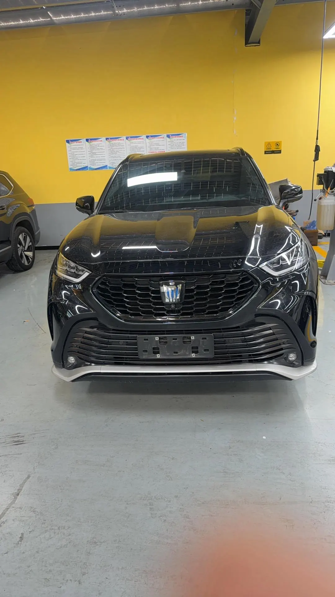 Toyota 2022 Crown Land Release 2.5 Stepless Four-wheel Drive Premium Edition Automatic Gear 2