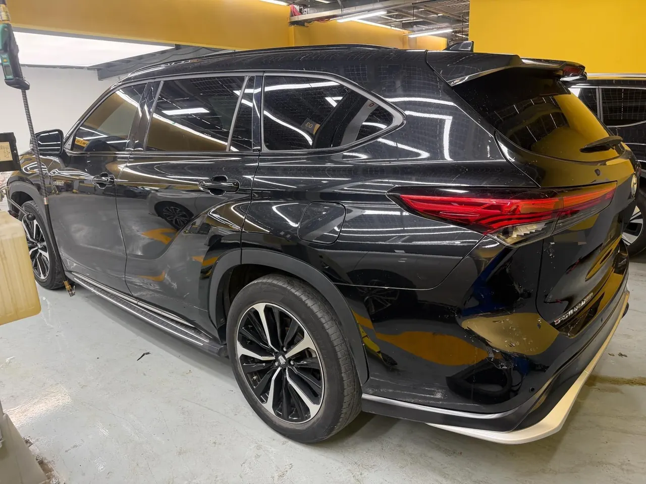 Toyota 2022 Crown Land Release 2.5 Stepless Four-wheel Drive Premium Edition Automatic Gear 7