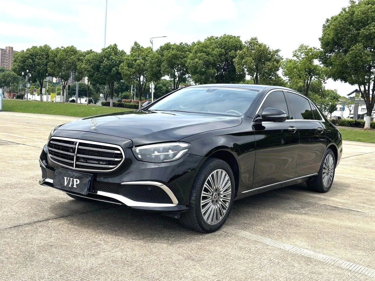 Mercedes Benz E Class 2022 E 300 L 2.0T Fashion (Change 2) Automatic Gear - View 1