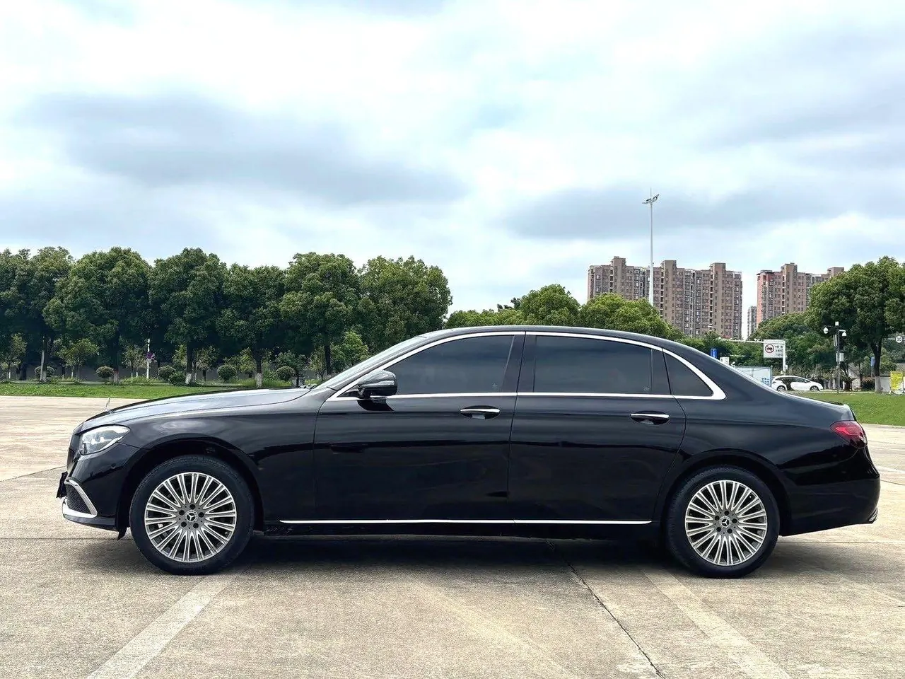 Mercedes Benz E Class 2022 E 300 L 2.0T Fashion (Change 2) Automatic Gear 4