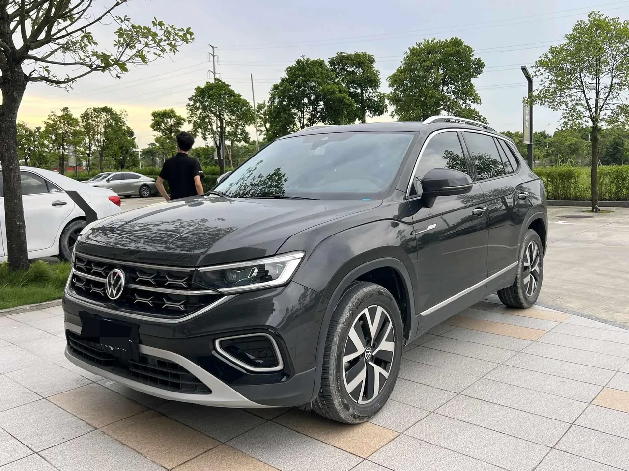 Volkswagen 2024 Tanyue 2.0TSI 330TSI Two-Drive Luxury Plus Advanced Edition Automatic Gear - View 1