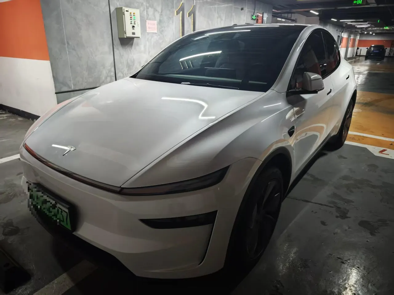 Tesla 2026 Model Y Rear-Wheel-Drive Automatic - View 1