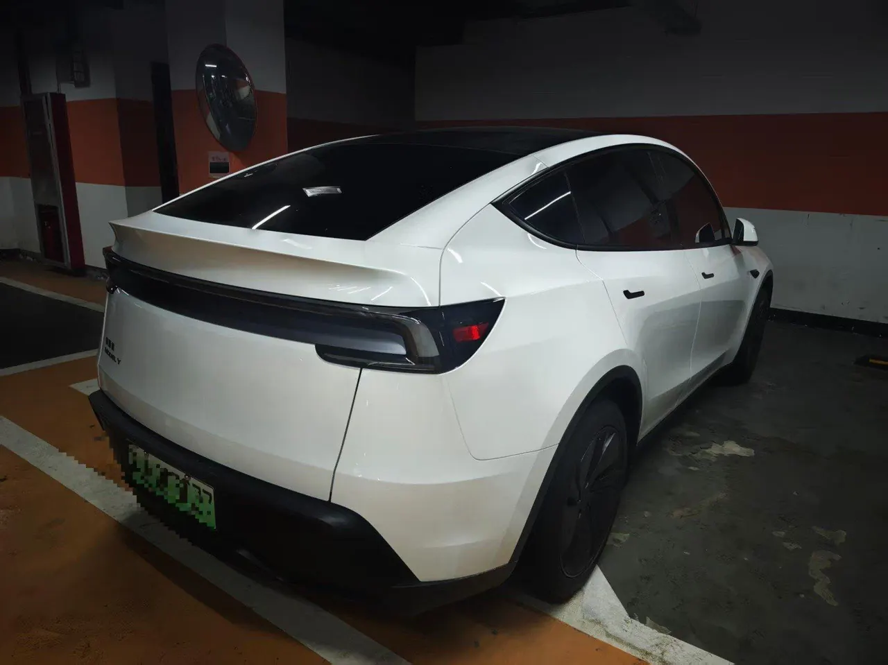 Tesla 2026 Model Y Rear-Wheel-Drive Automatic 4