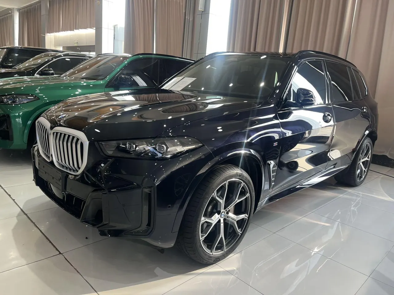 BMW 2023 X5 xDrive30Li 48V 2.0T exclusive m sports obsidian night suit automatic gear - View 1