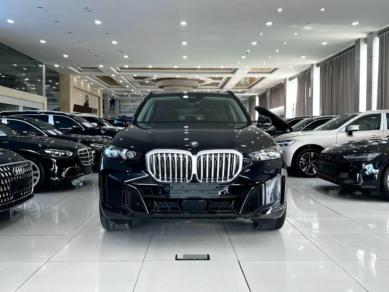 BMW 2023 X5 xDrive30Li 48V 2.0T exclusive m sports obsidian night suit automatic gear 2