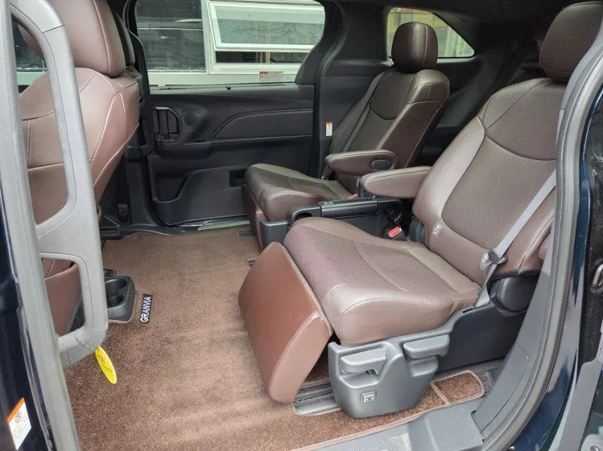 Toyota 2024 Grevia HYBRID 2.5 Stepless Premium PLUS 4WD Automatic Gear 13