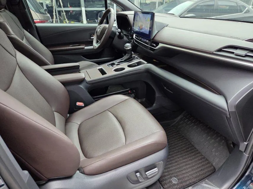 Toyota 2024 Grevia HYBRID 2.5 Stepless Premium PLUS 4WD Automatic Gear 5