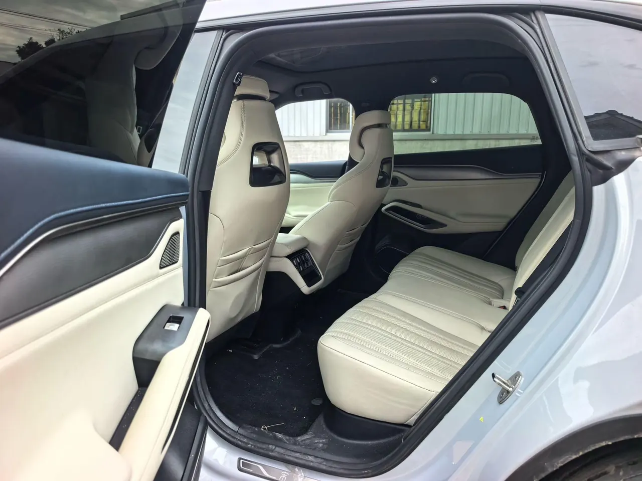BYD 2024 Song L EV 662km Exceed automatic gear 3