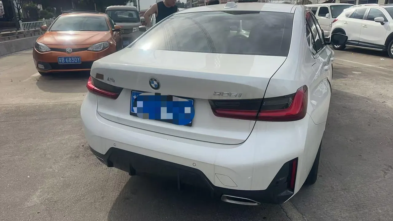 BMW 3 Series 2023 325i 2.0T M Sports Suit Automatic Gear 3