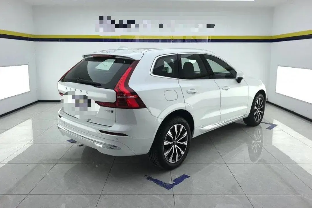 Volvo 2025 XC60 48V 2.0T B5 4-wheel drive Zhiyuan Deluxe Edition Automatic Gear 2